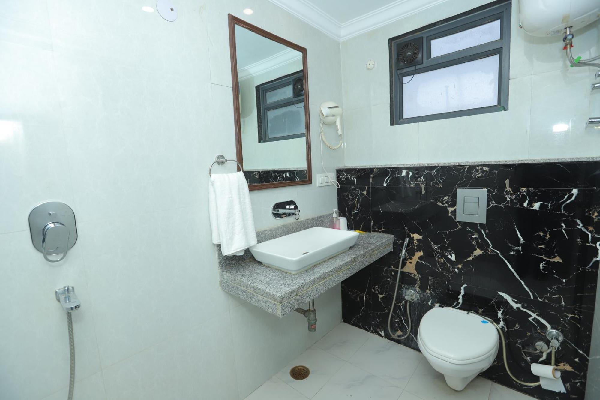 The Almora Residency - Complimentary Airport Trasnfer Hotel