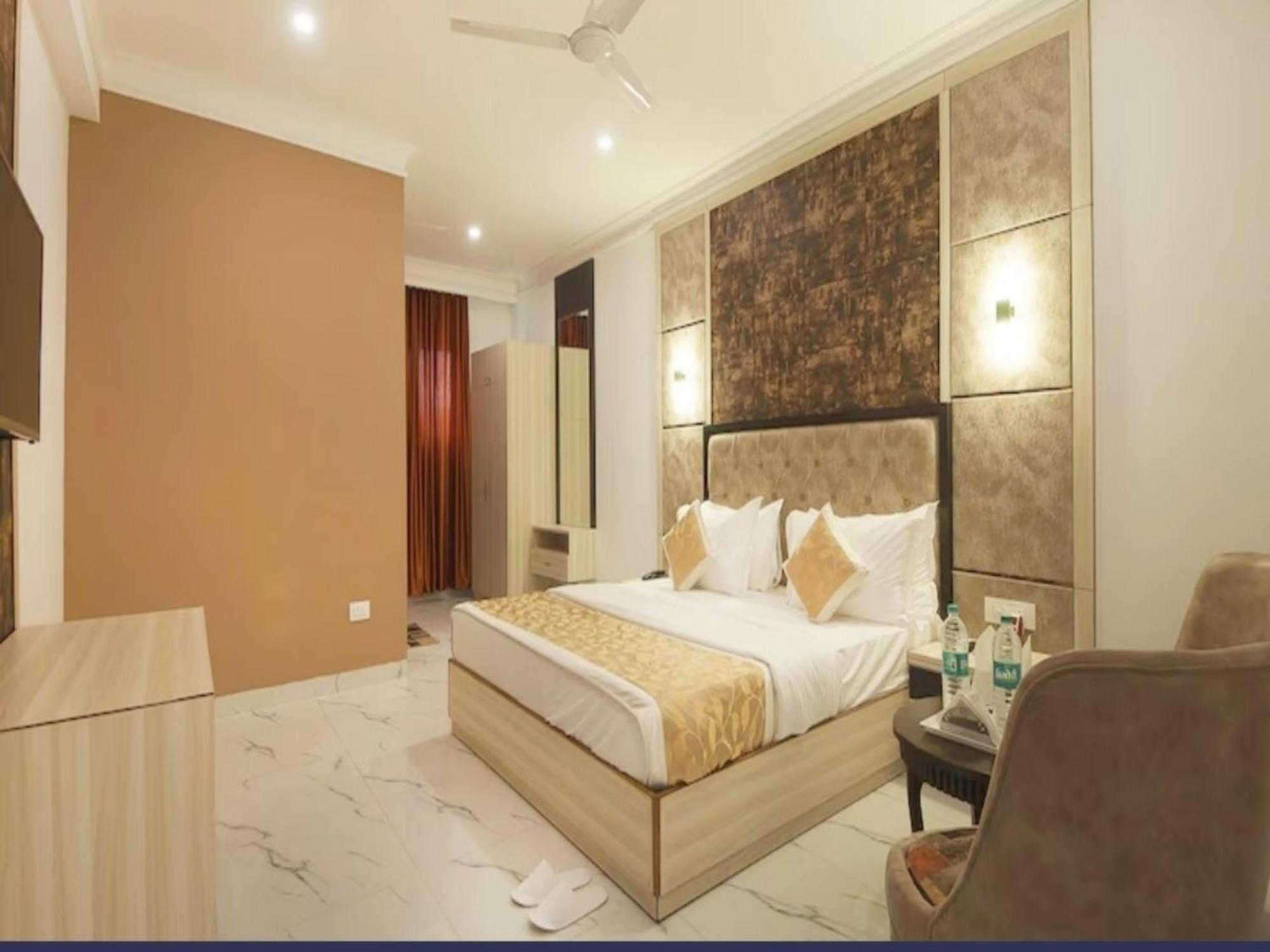 Hotel The Almora Residency - Complimentary Airport Trasnfer New Delhi