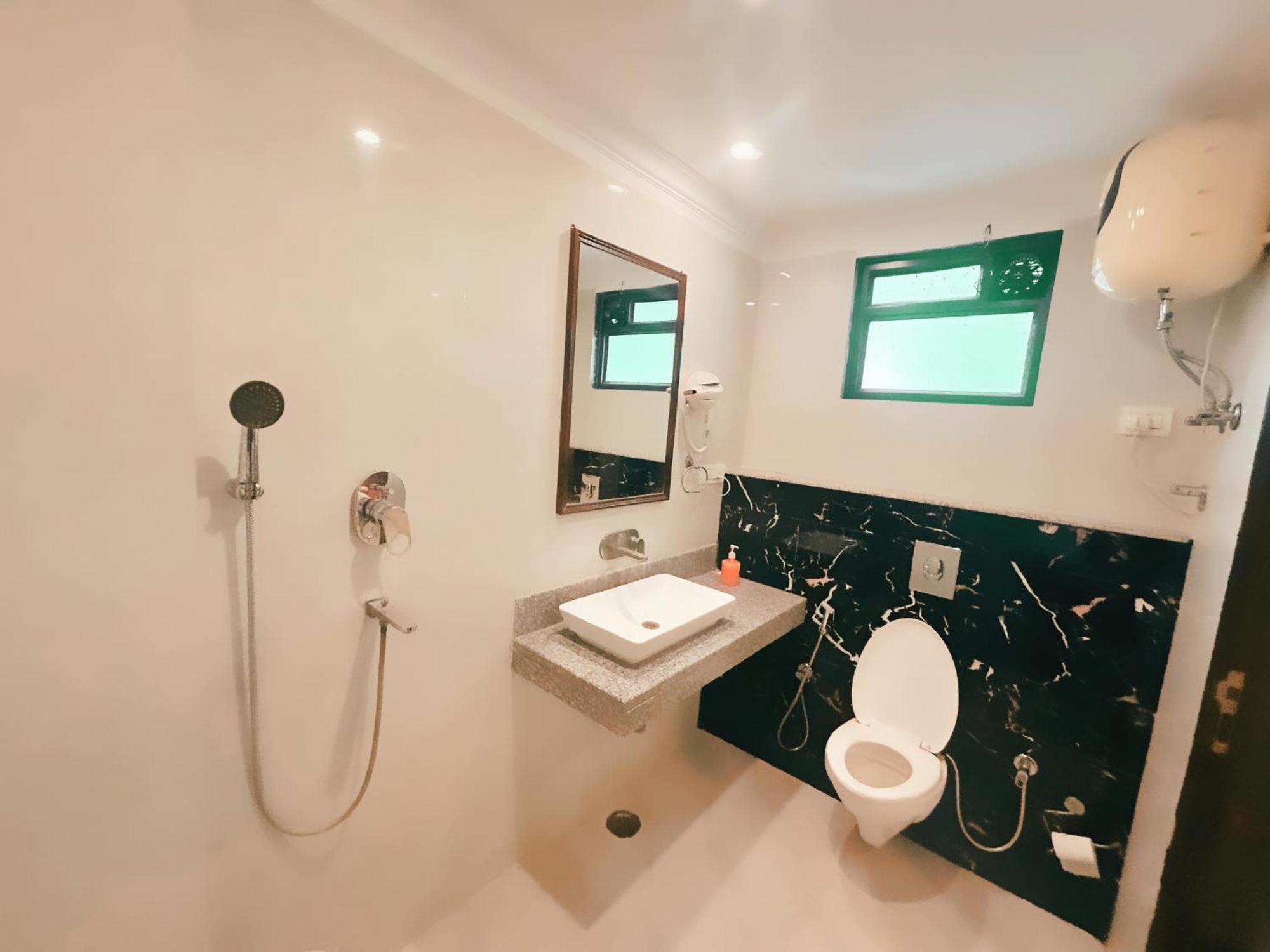 The Almora Residency - Complimentary Airport Trasnfer Hotel