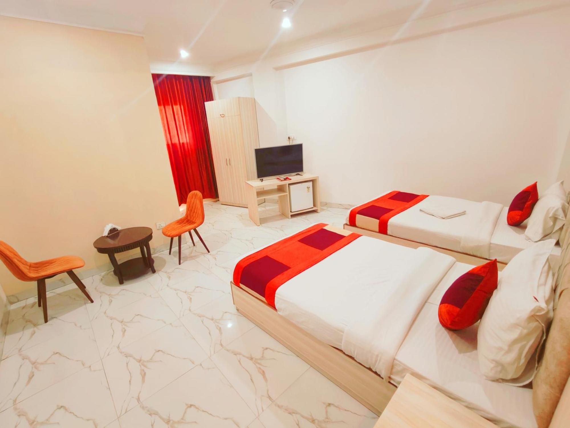 Hotel The Almora Residency - Complimentary Airport Trasnfer 4*