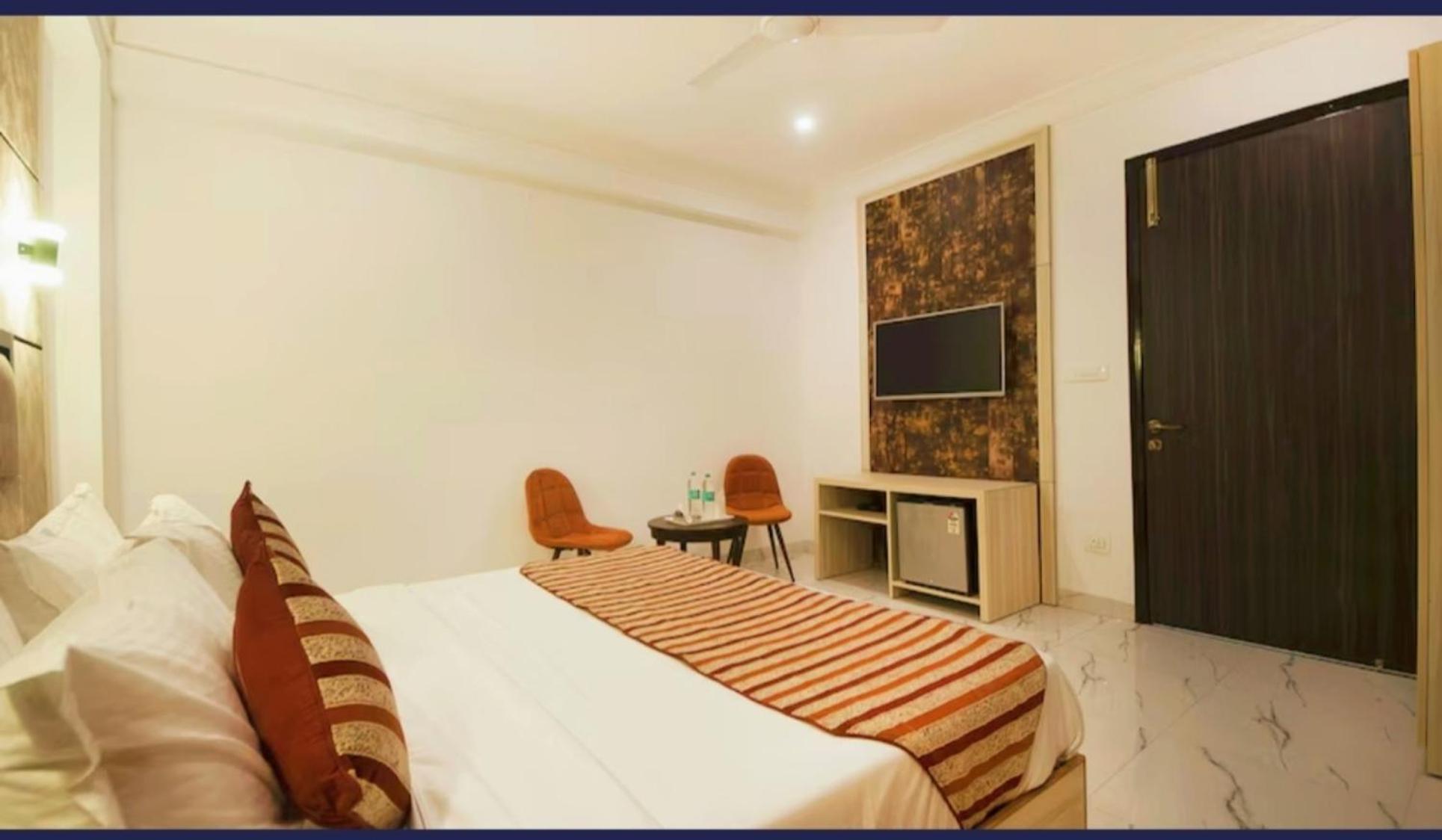 Hotel The Almora Residency - Complimentary Airport Trasnfer New Delhi