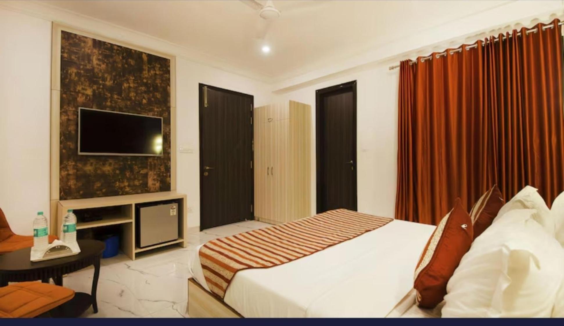 Hotel The Almora Residency - Complimentary Airport Trasnfer New Delhi