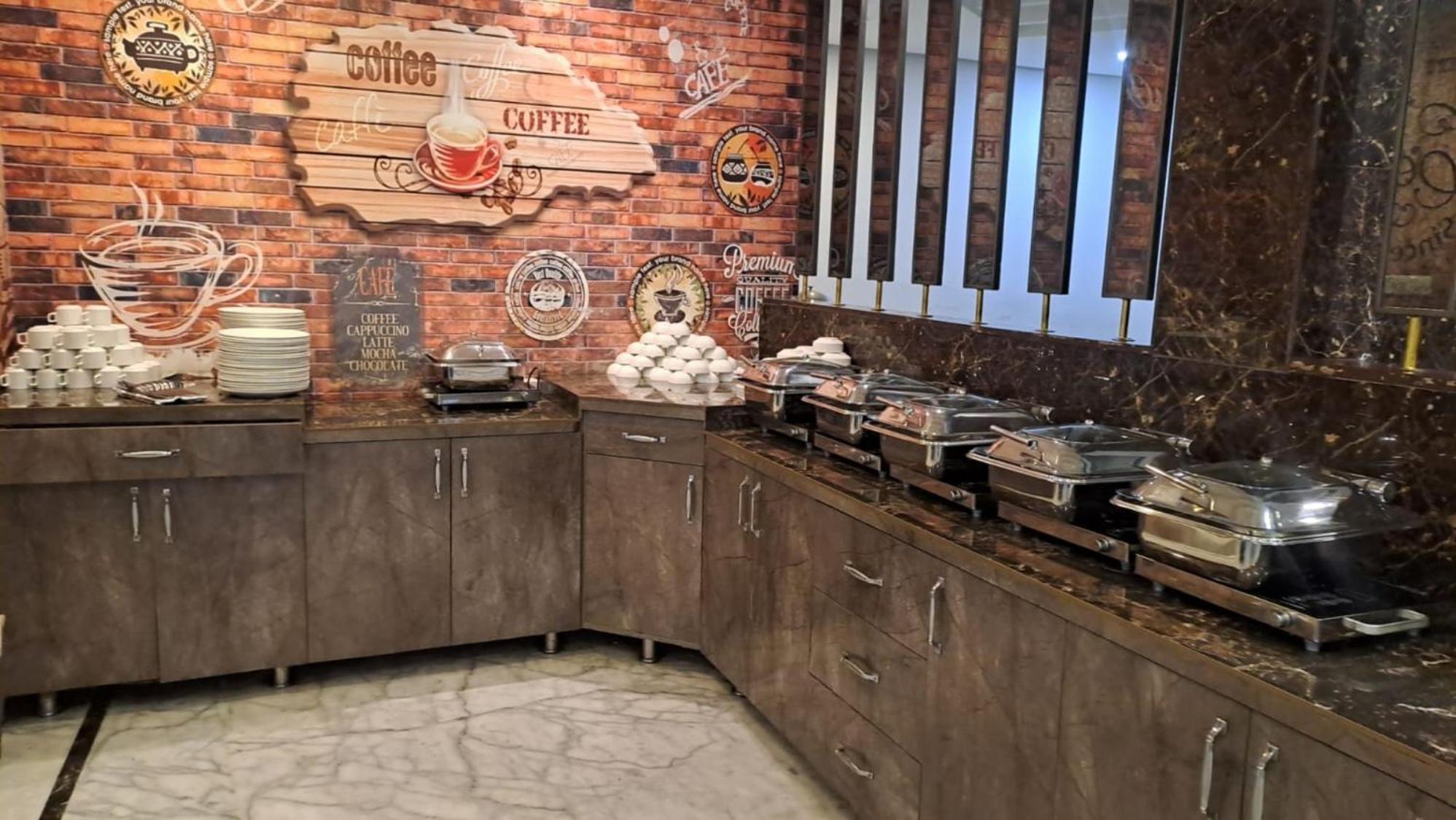 Hotel The Almora Residency - Complimentary Airport Trasnfer 4*