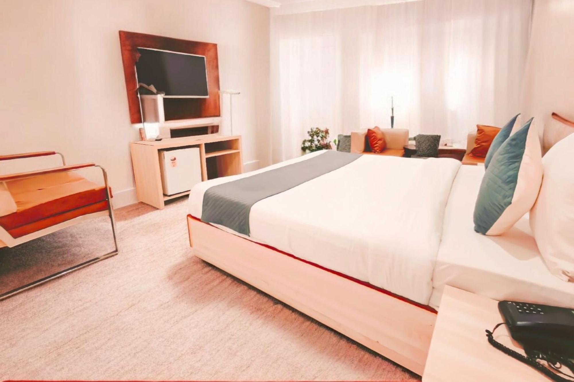 Hotel The Almora Residency - Complimentary Airport Trasnfer New Delhi