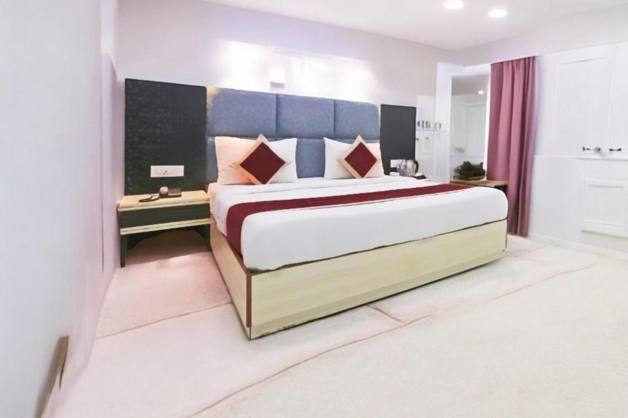 Hotel The Almora Residency - Complimentary Airport Trasnfer 4*